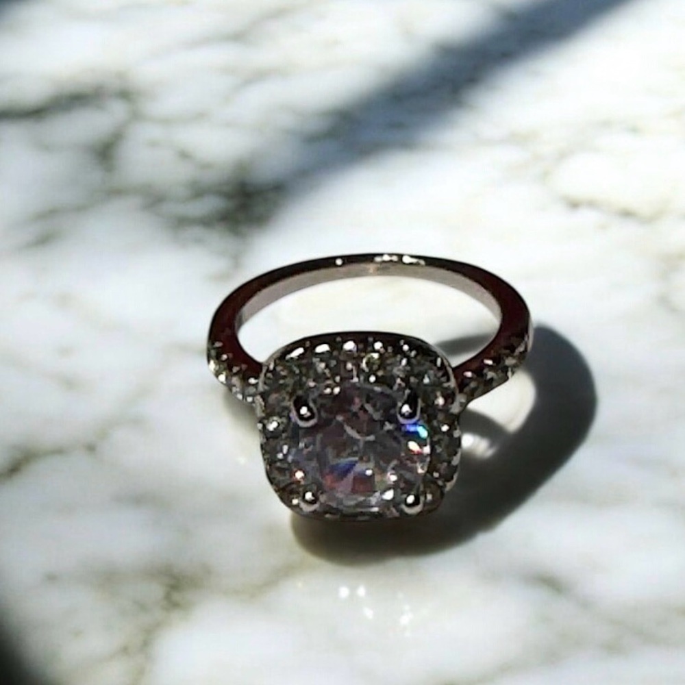 Elegant Silver Women's Ring size 7